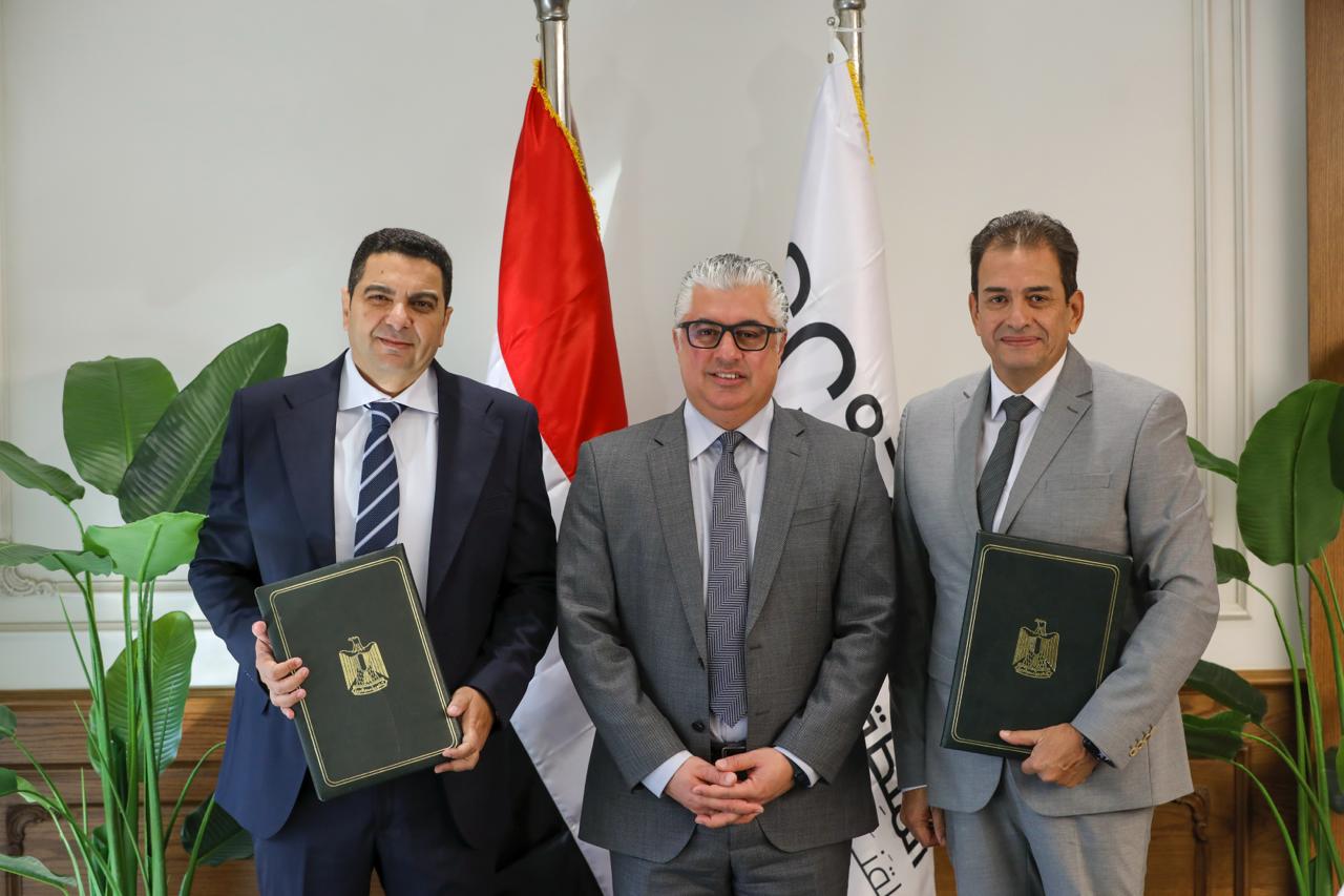 وليد جمال الدين يشهد توقيع عقد مشروع شركة الأهرام للكيماويات