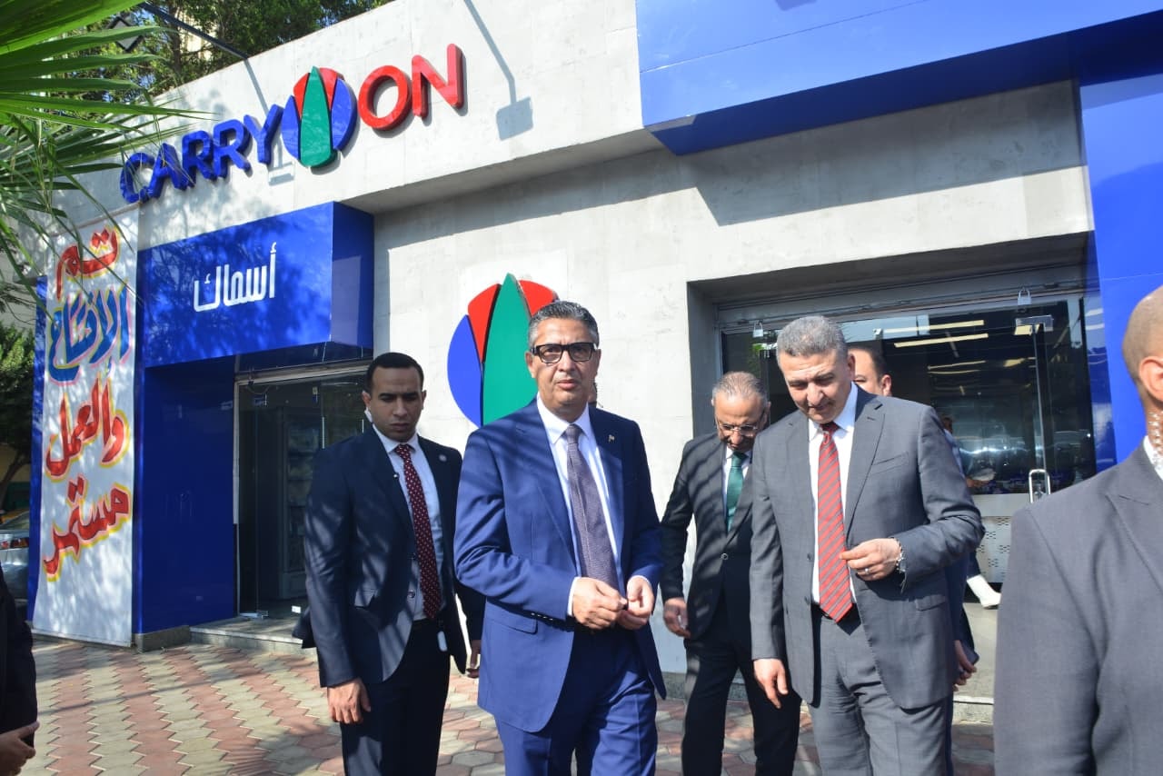 وزير التموين يتفقد عدداً من الأنشطة التموينية بالقاهرة