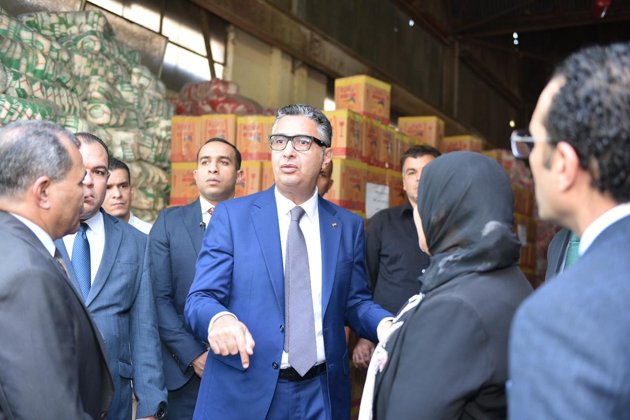 وزير التموين يتفقد عدداً من الأنشطة التموينية بالقاهرة
