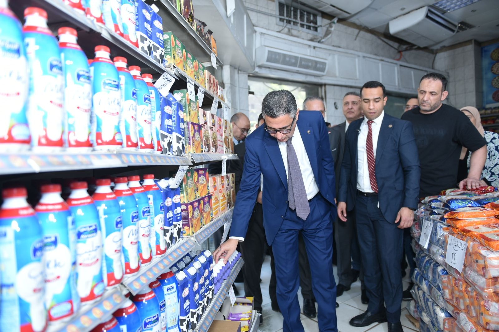 وزير التموين يتفقد عدداً من الأنشطة التموينية بالقاهرة