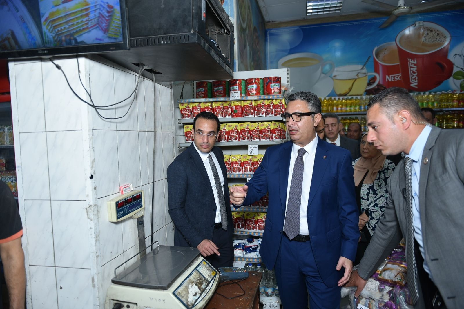 وزير التموين يتفقد عدداً من الأنشطة التموينية بالقاهرة