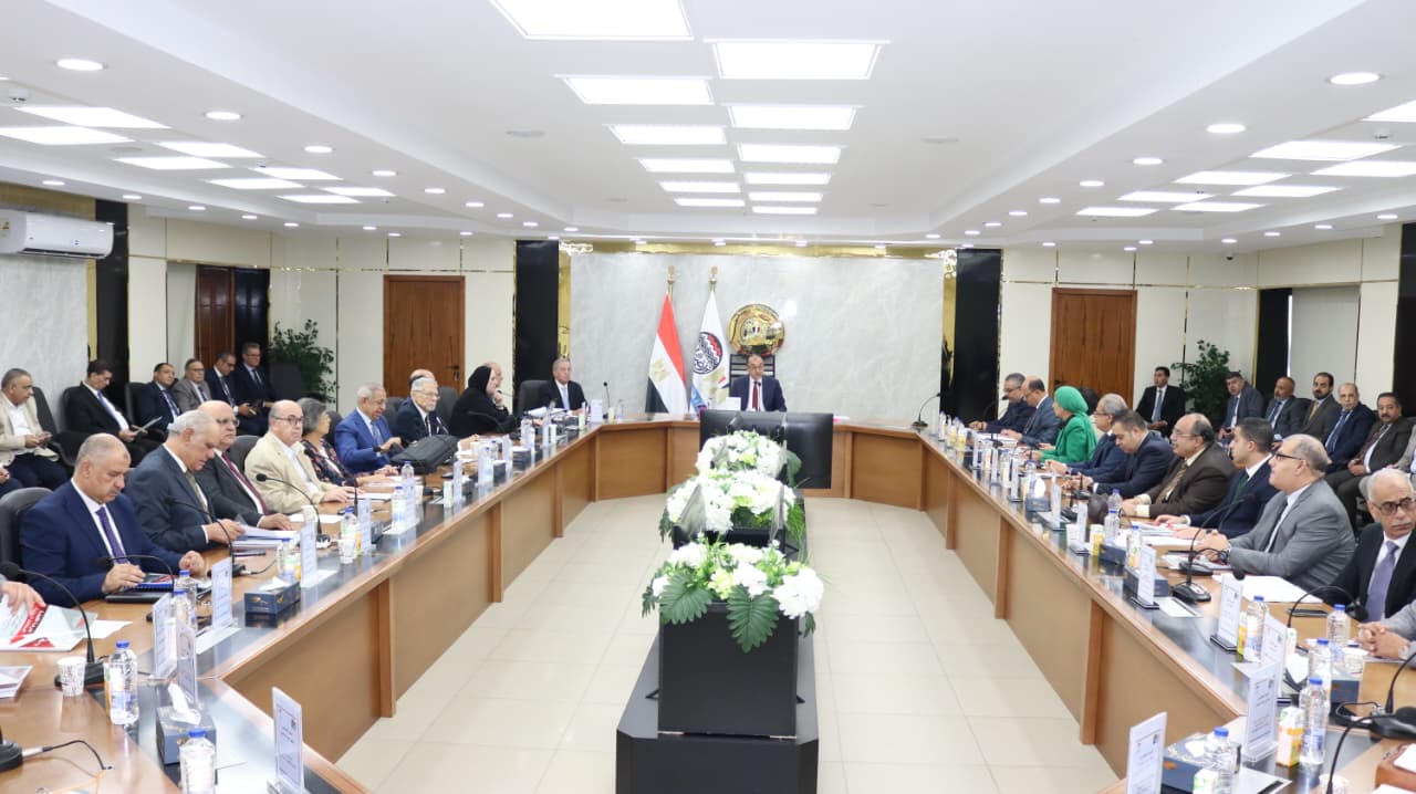 وزير قطاع الأعمال يترأس عمومية القابضة للصناعات المعدنية