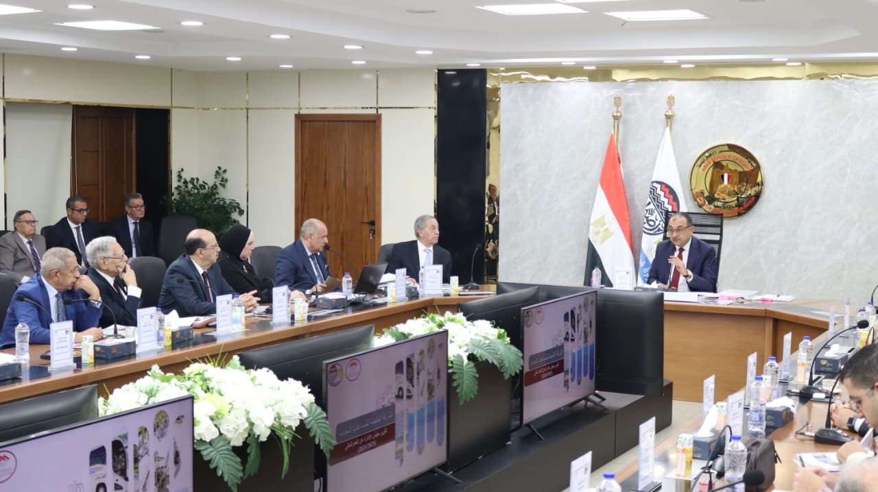 وزير قطاع الأعمال يترأس عمومية القابضة للصناعات المعدنية