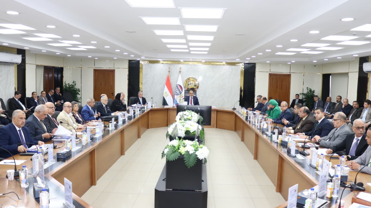 وزير قطاع الأعمال يترأس عمومية القابضة للصناعات المعدنية