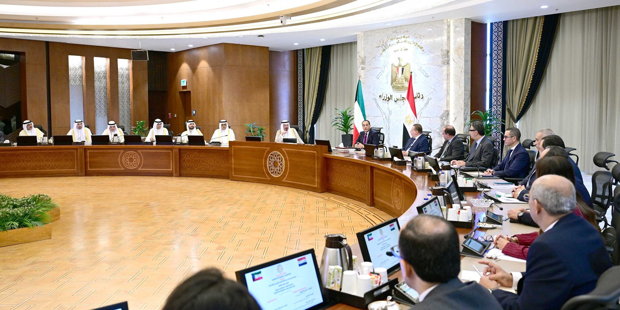 جلسة مباحثات موسعة بين رئيسا وزراء مصر والكويت