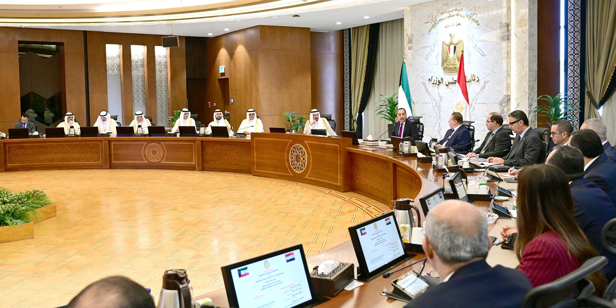 جلسة مباحثات موسعة بين رئيسا وزراء مصر والكويت