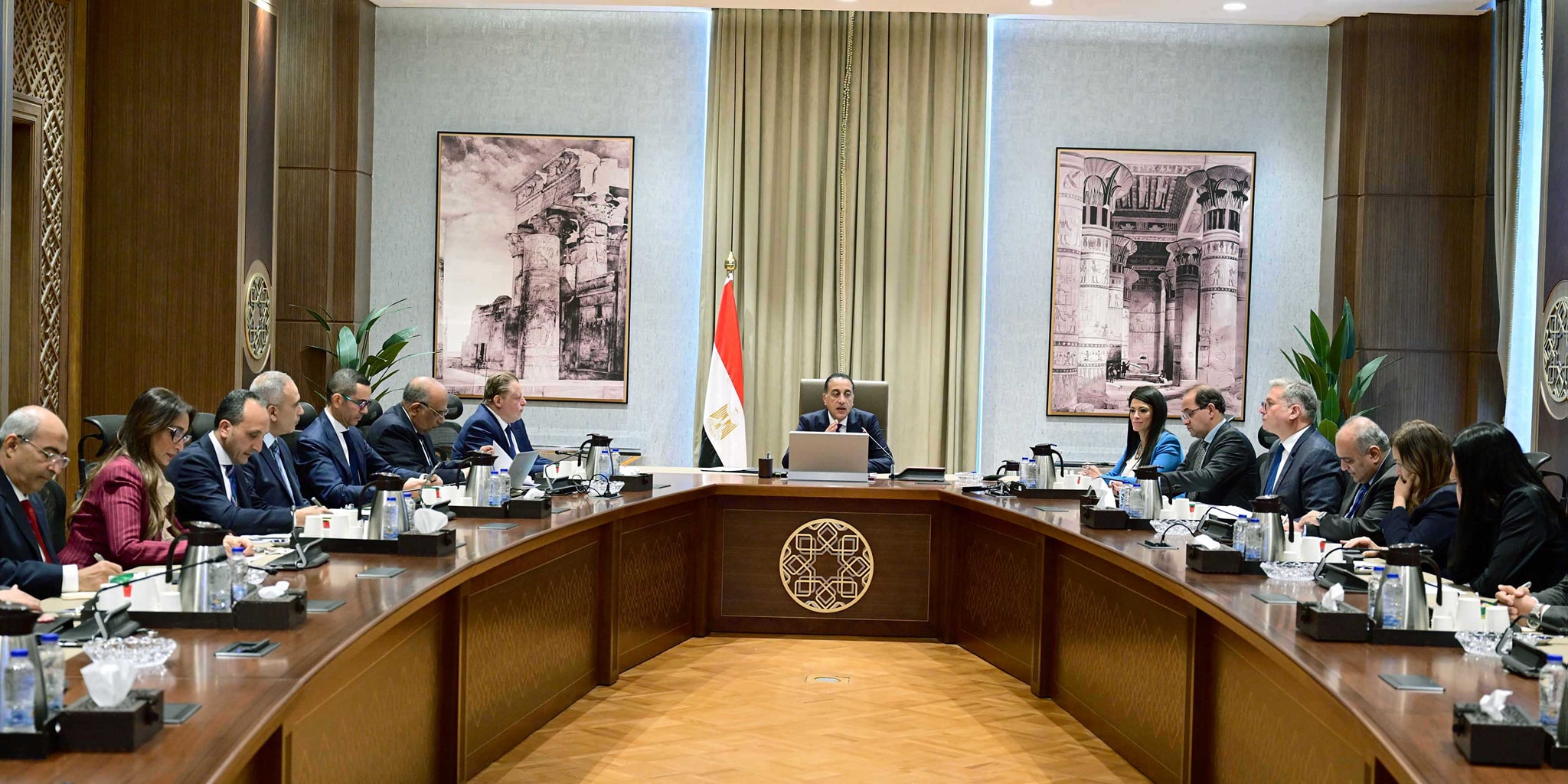 رئيس الوزراء يتابع موقف تنفيذ مشروعات الطاقة المُتجددة