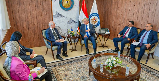 وزير البترول يجتمع مع السفير الاسترالى بالقاهرة