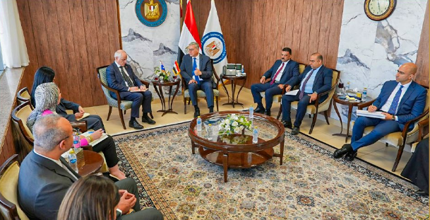 وزير البترول يجتمع مع السفير الاسترالى بالقاهرة