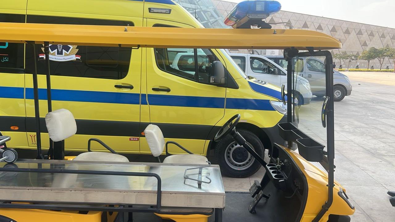 وزير الصحة يتابع تنفيذ خطة التأمين الطبي لافتتاح المتحف