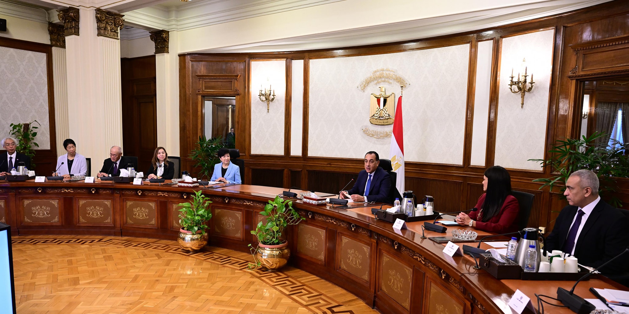 رئيس الوزراء يلتقي محافظ طوكيو والوفد المرافق لها