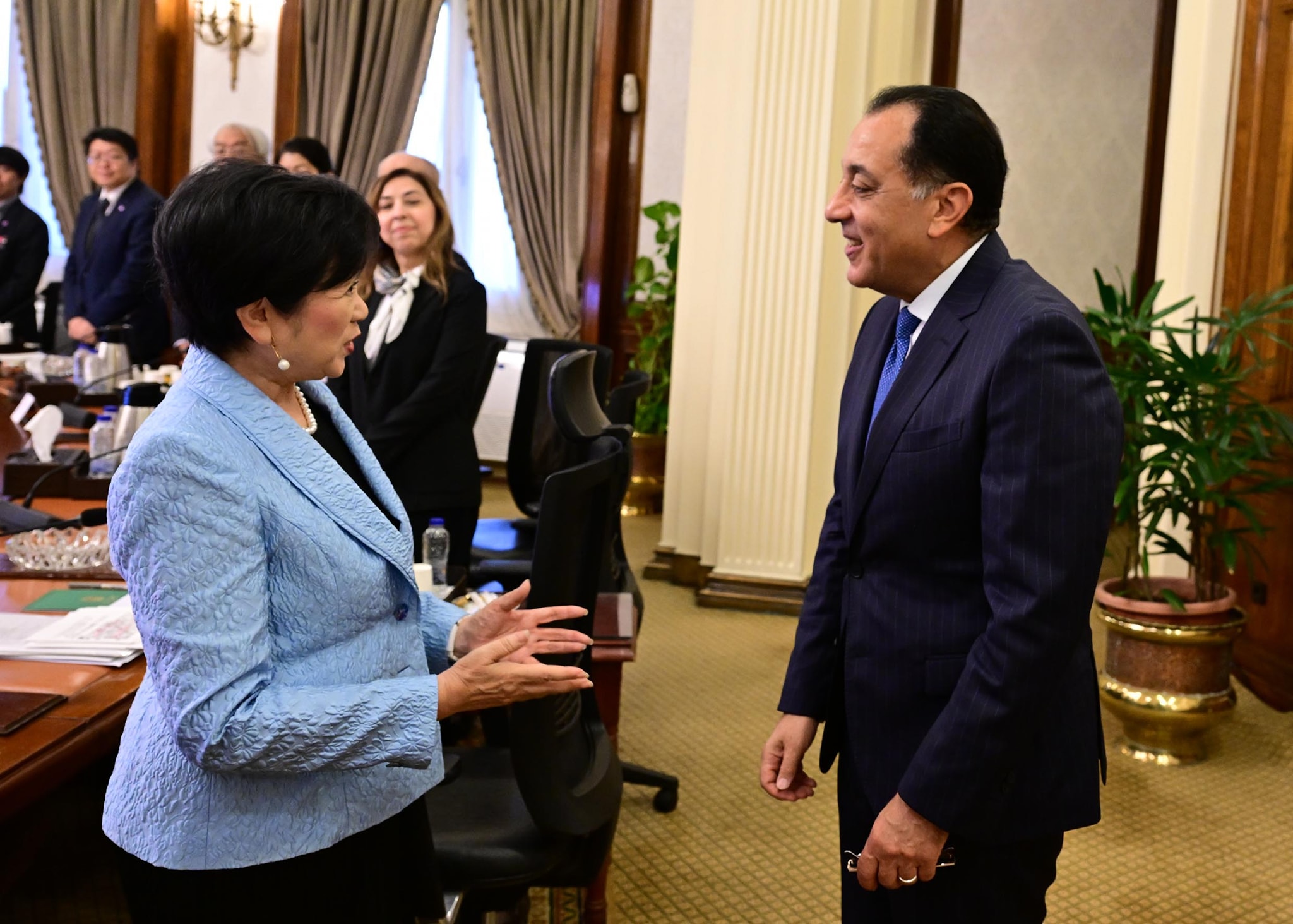 رئيس الوزراء يلتقي محافظ طوكيو والوفد المرافق لها