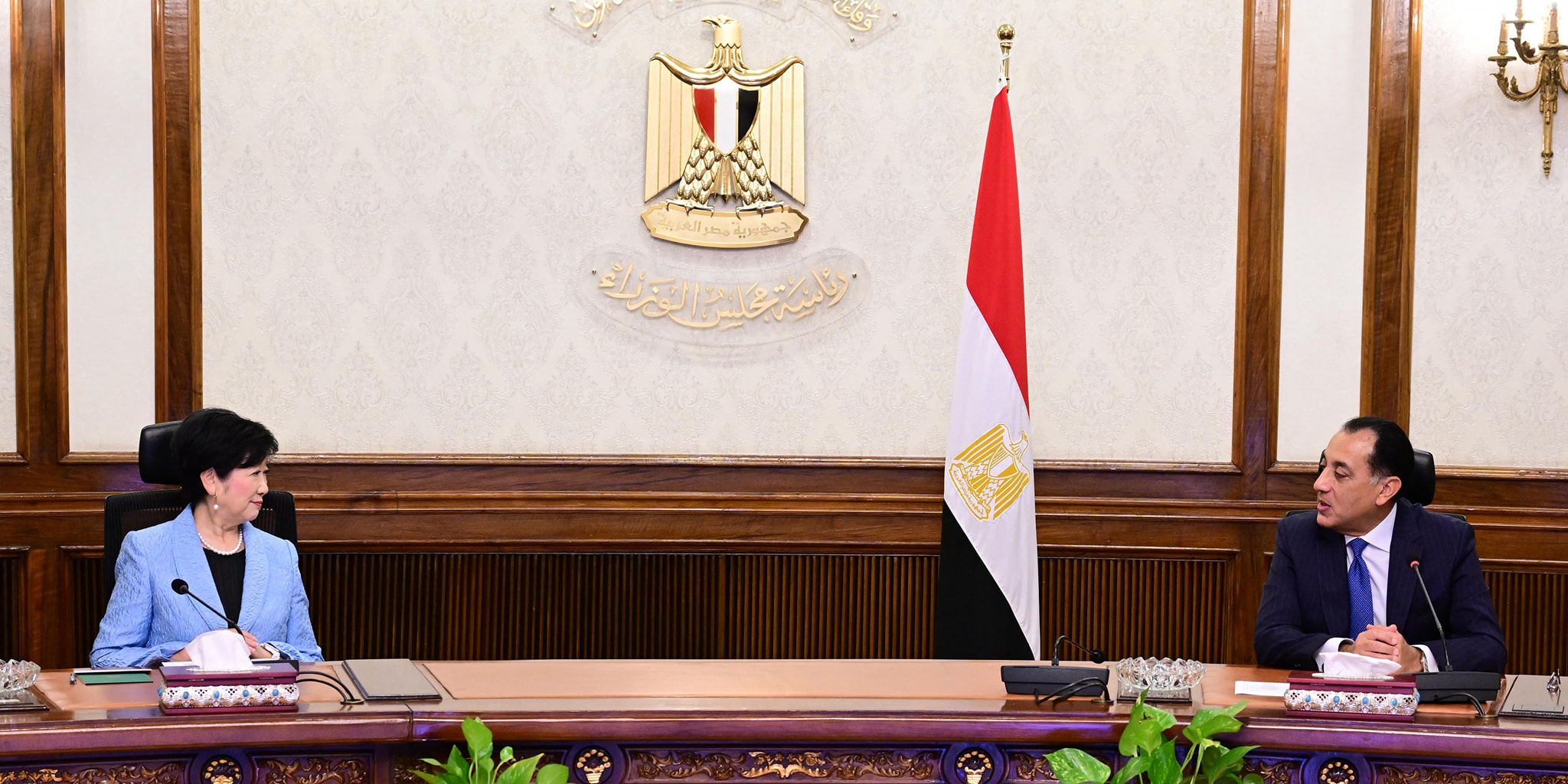 رئيس الوزراء يلتقي محافظ طوكيو والوفد المرافق لها