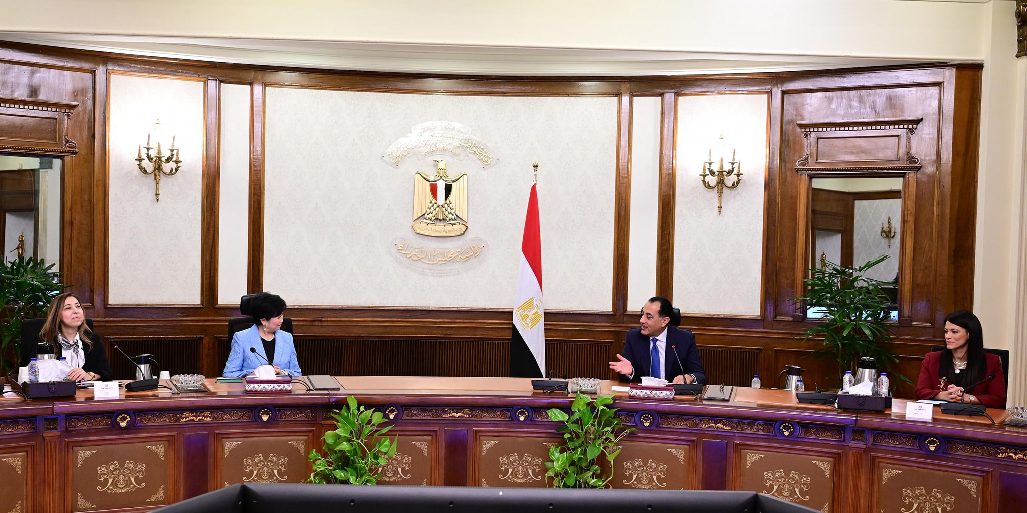 رئيس الوزراء يلتقي محافظ طوكيو والوفد المرافق لها