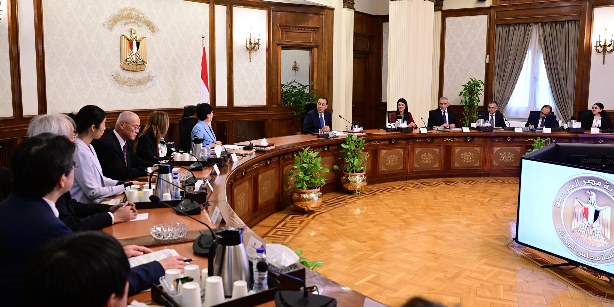 رئيس الوزراء يلتقي محافظ طوكيو والوفد المرافق لها