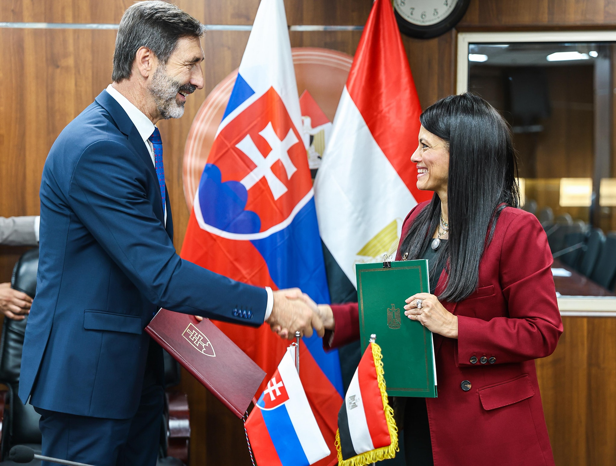 مصر وسلوفاكيا توقّعان اتفاق اللجنة المشتركة للتعاون الاقتصادى