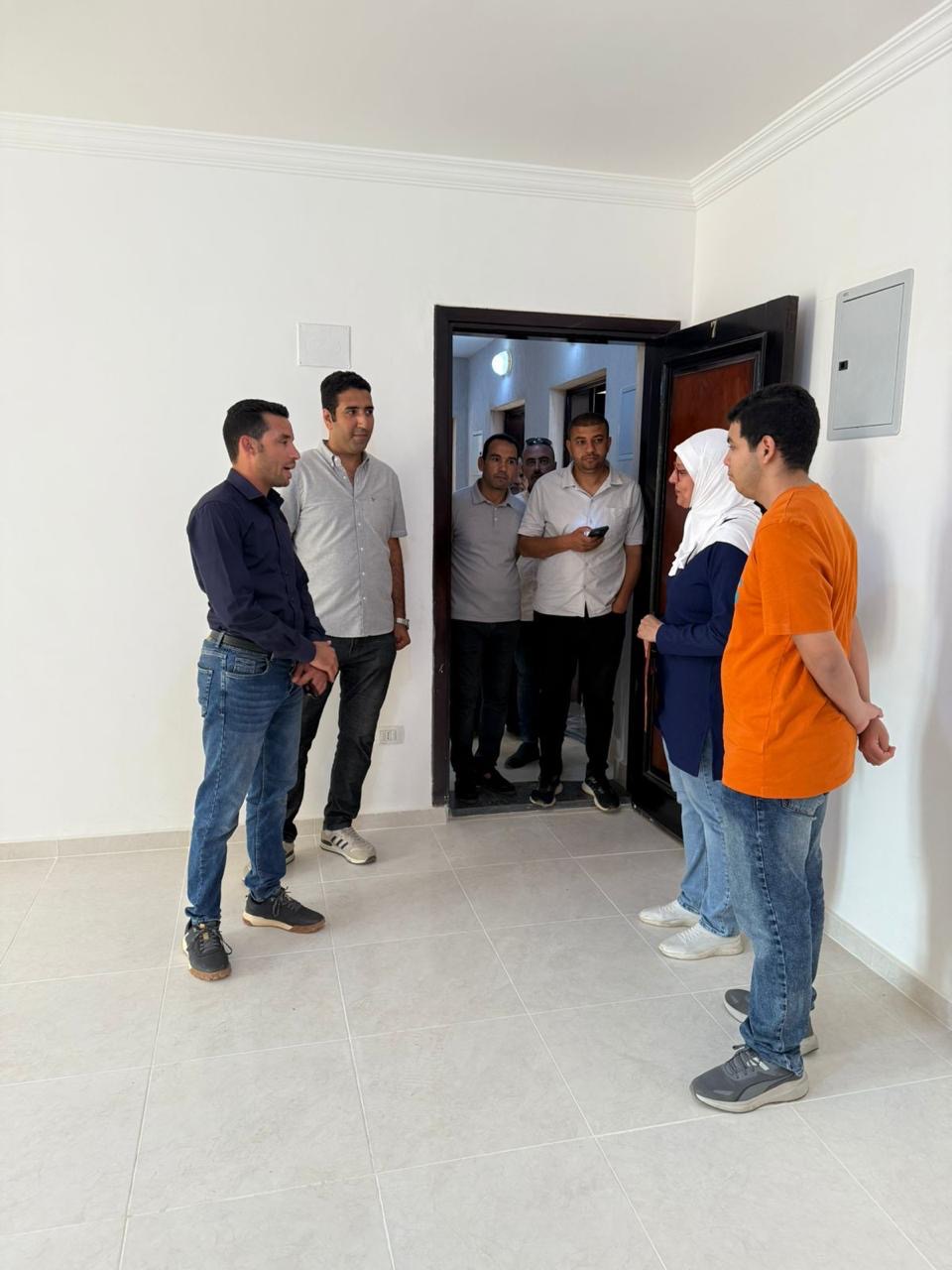 مسئولي جهاز حدائق العاصمة يتابعون عملية تسليم وحدات سكن لكل المصريين