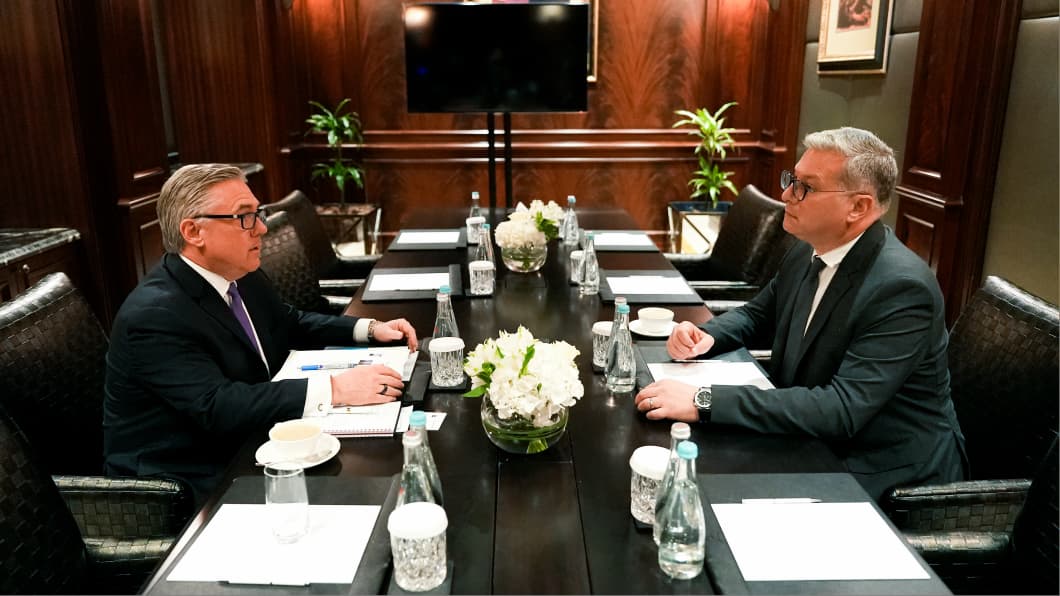 وزير البترول مع رئيس شركة شيفرون الأمريكية