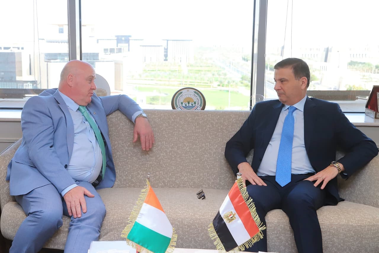 وزير الزراعة يلتقي نظيره الأيرلندي 