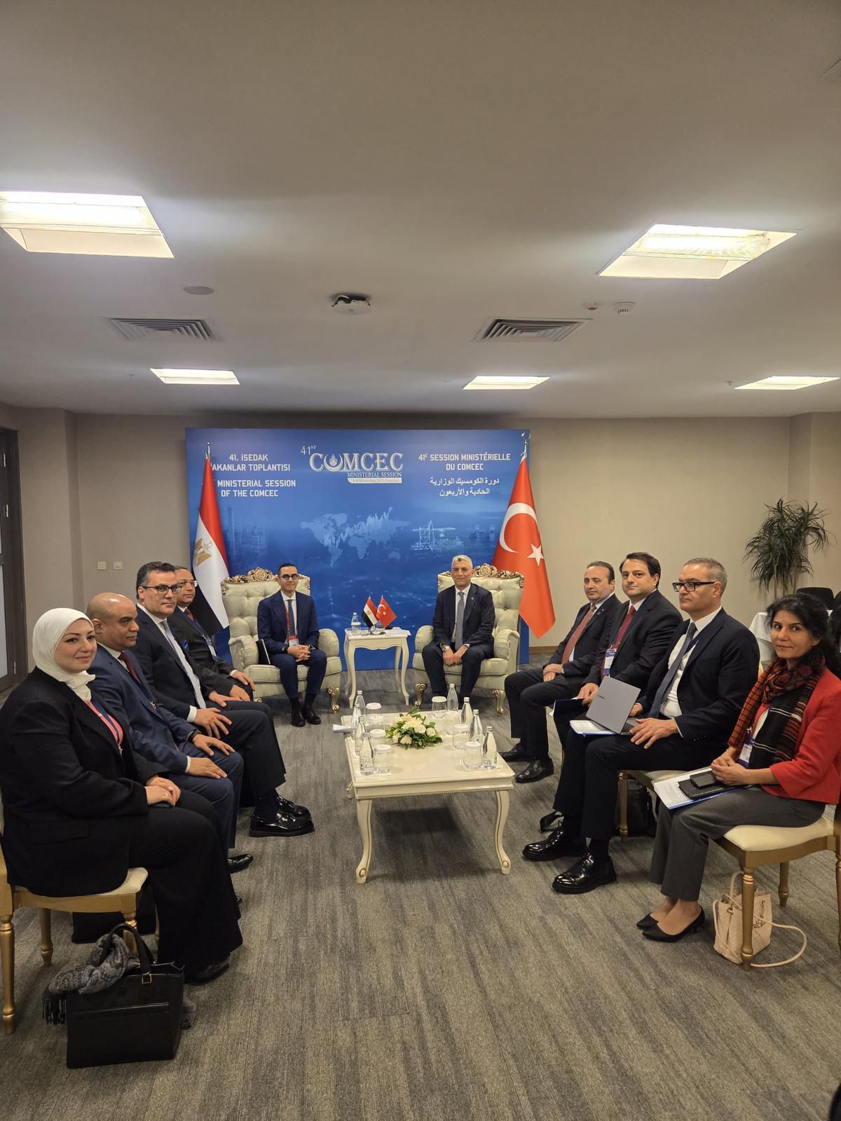 وزير الاستثمار يجتمع مع وزير التجارة التركي