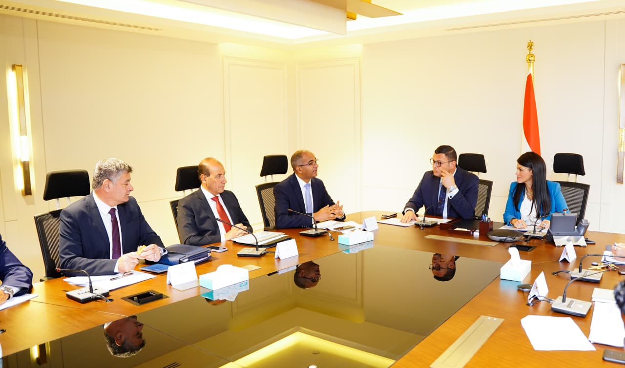 وزيرا التخطيط والإسكان يناقشان موقف تنفيذ مبادرة حياة كريمة