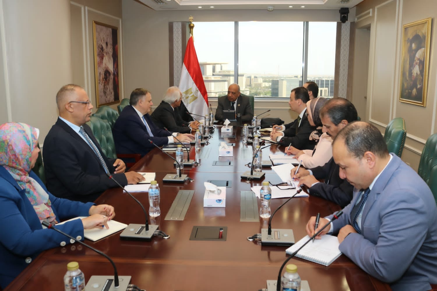 وزير الكهرباء مع رئيس مجموعة شركات كوبولوزيس اليونانية