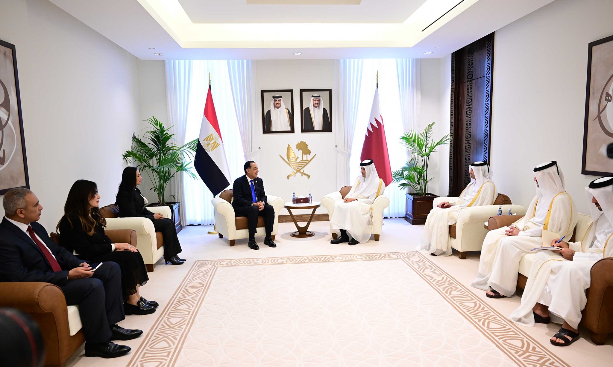 رئيس الوزراء القطري يستقبل مدبولي بالعاصمة الدوحة