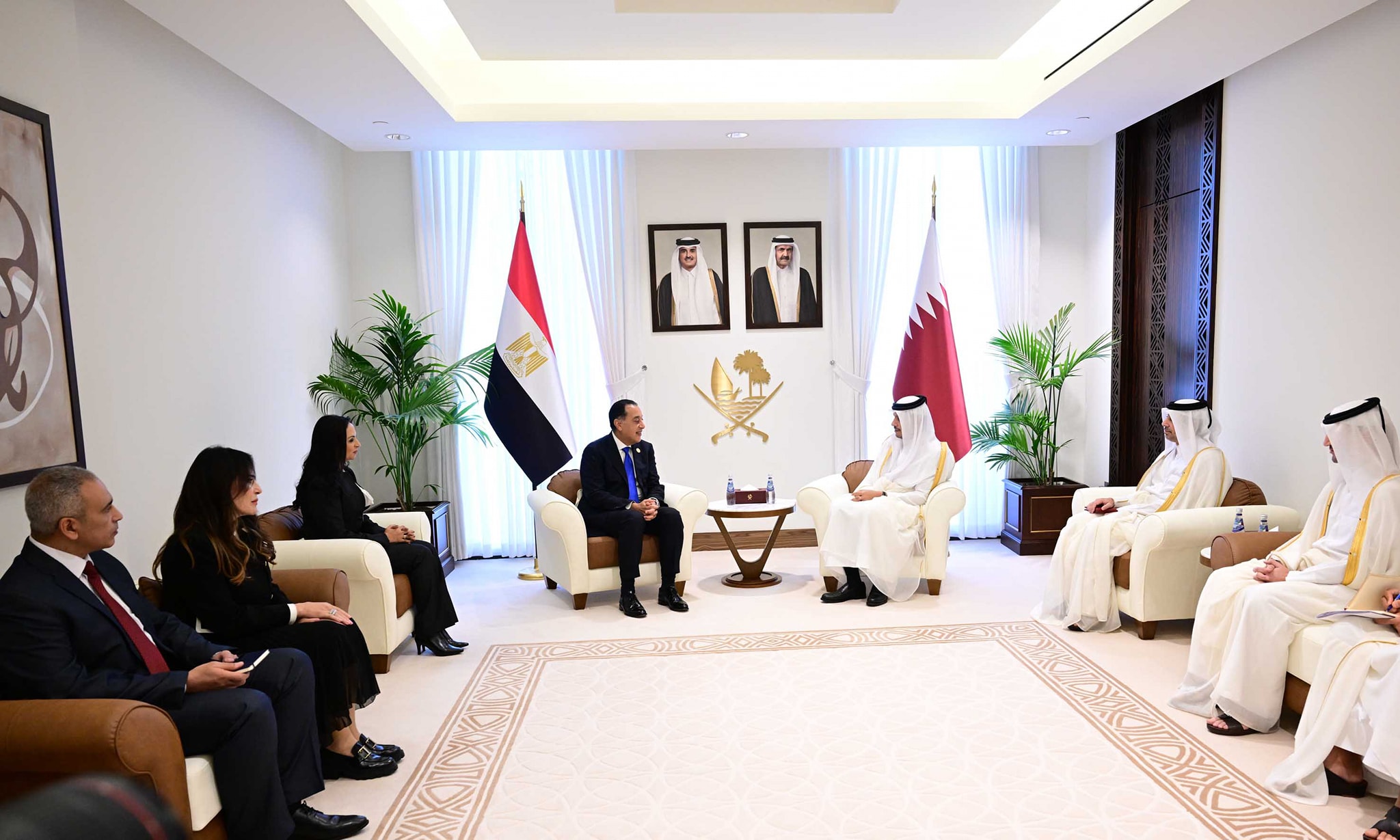 رئيس الوزراء القطري يستقبل مدبولي بالعاصمة الدوحة