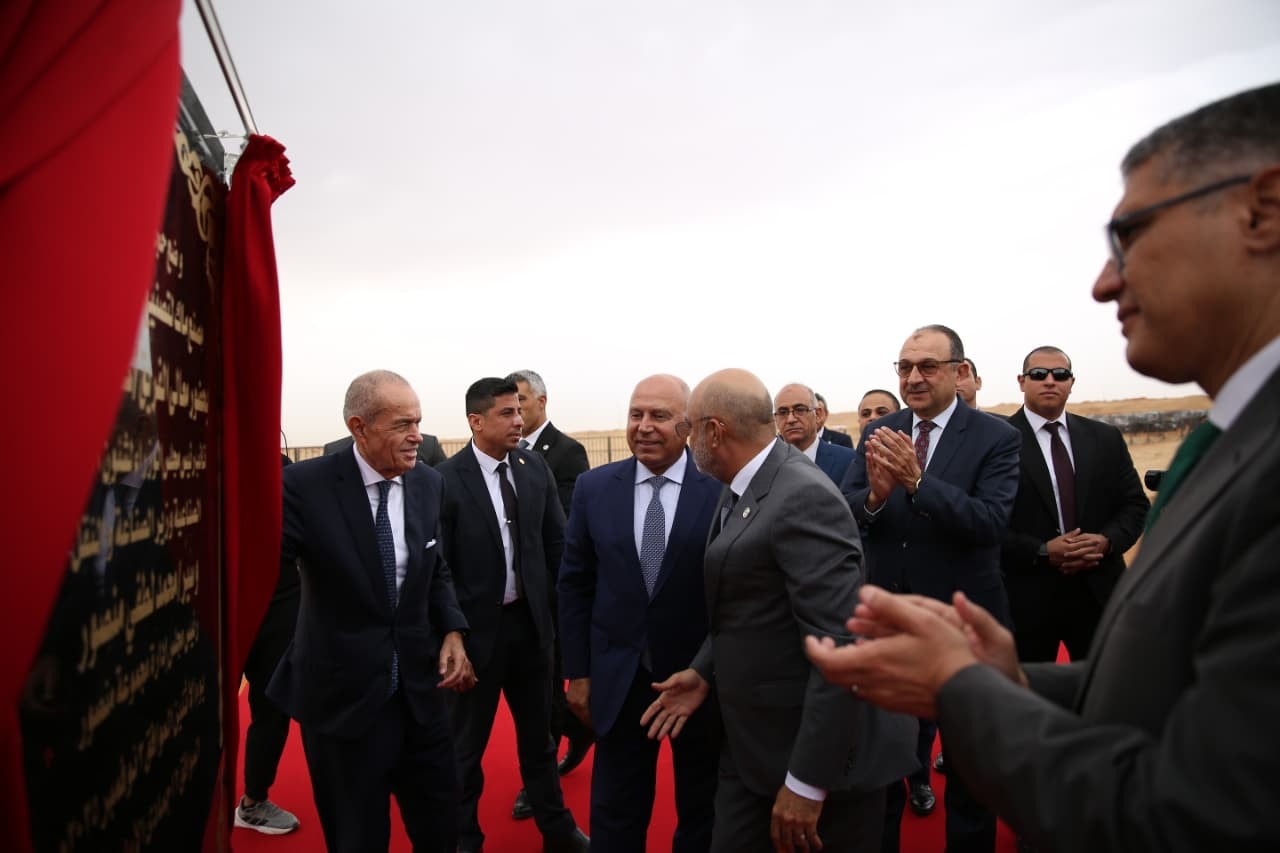 وزير الصناعة يضع حجر الأساس لمصنع ماك لوسائل النقل