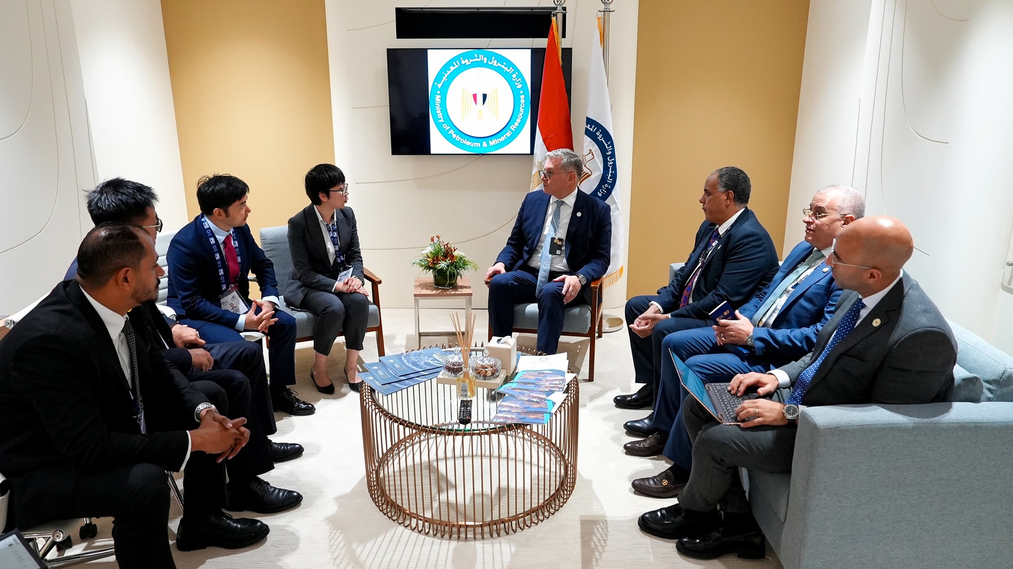 وزير البترول مع رؤساء وقادة شركات الطاقة العالمية