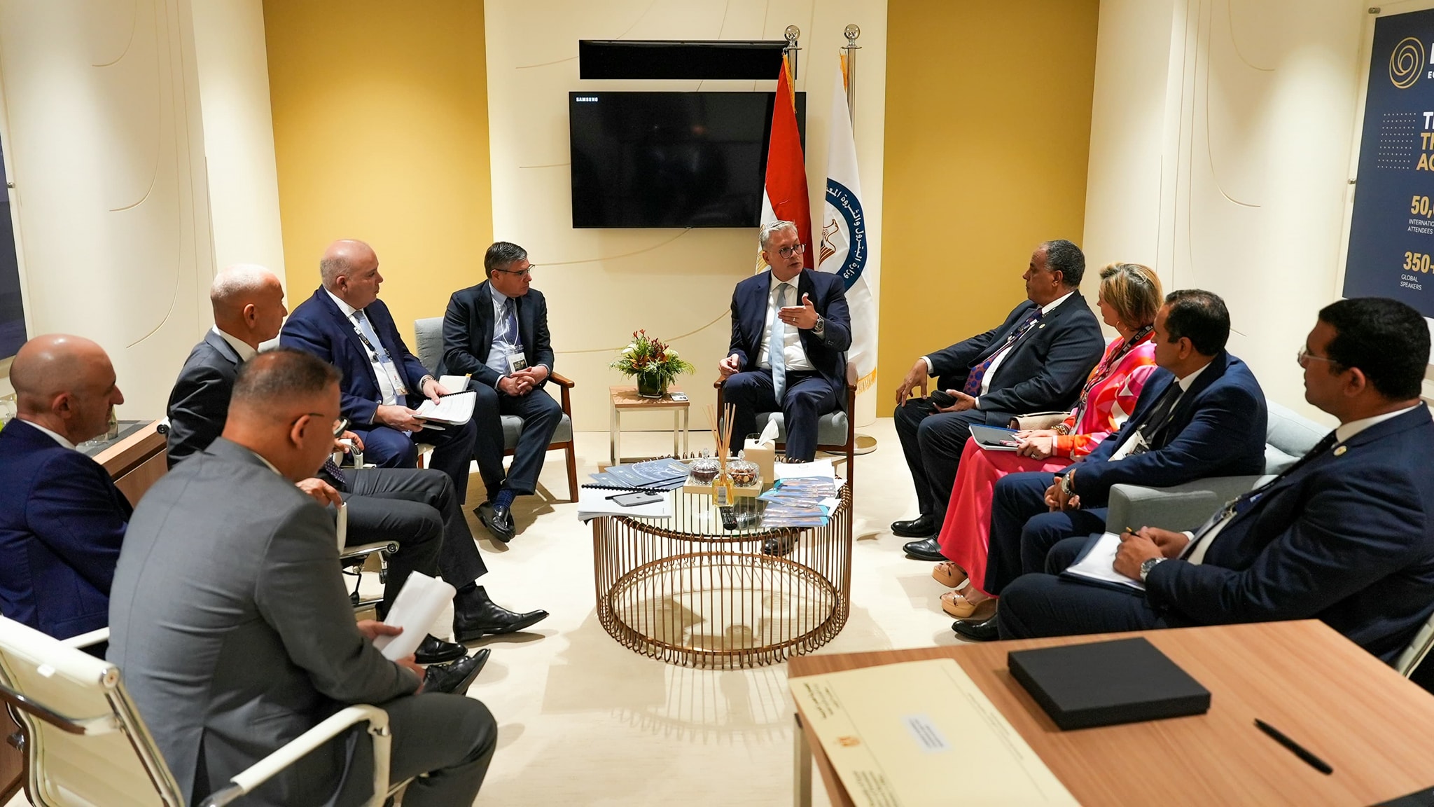 وزير البترول مع رؤساء وقادة شركات الطاقة العالمية