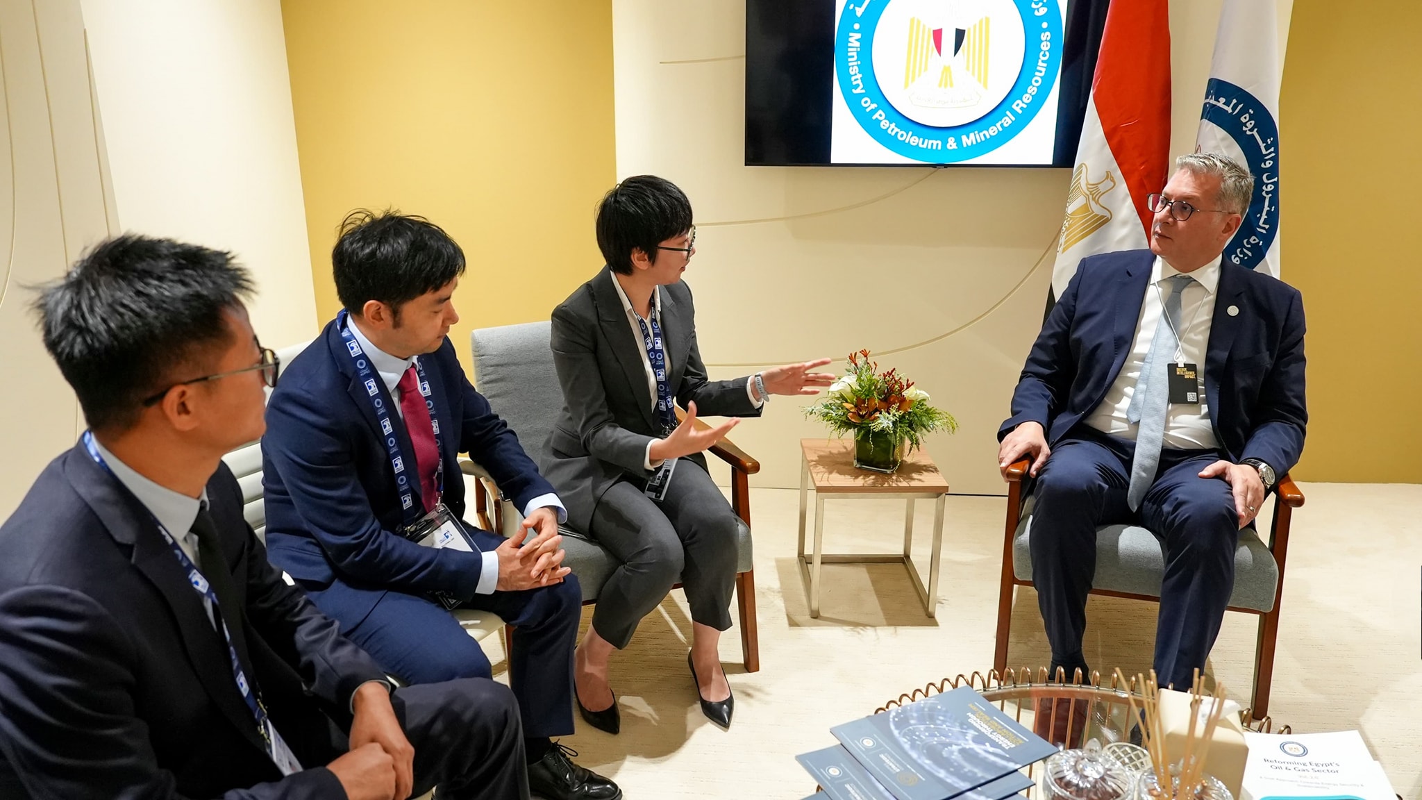 وزير البترول مع رؤساء وقادة شركات الطاقة العالمية