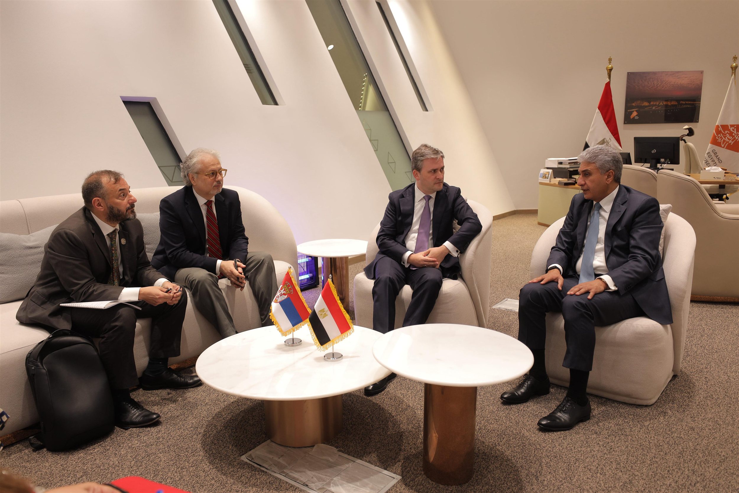 وزير السياحة والاثار يستقبل وزير الثقافة الصربي