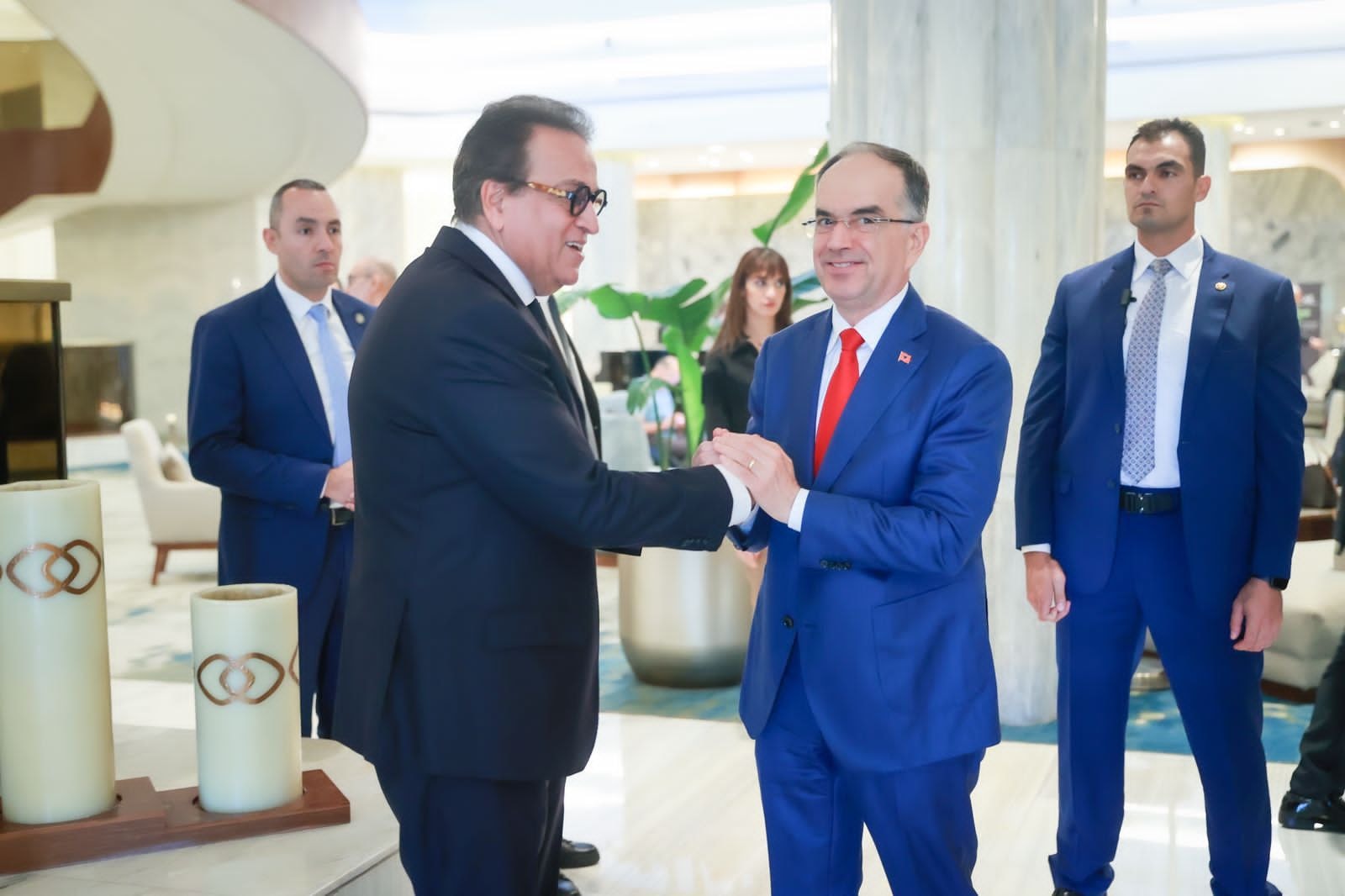 وزير الصحة والسكان يلتقي رئيس جمهورية ألبانيا