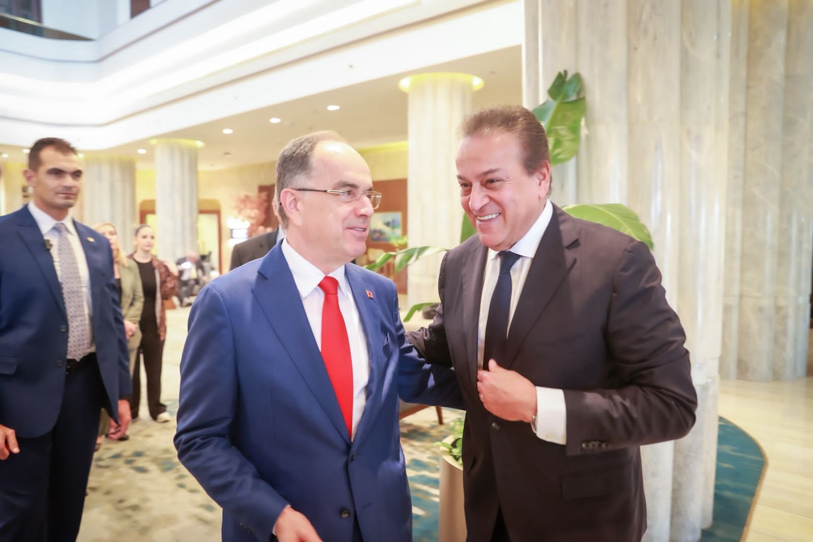 وزير الصحة والسكان يلتقي رئيس جمهورية ألبانيا