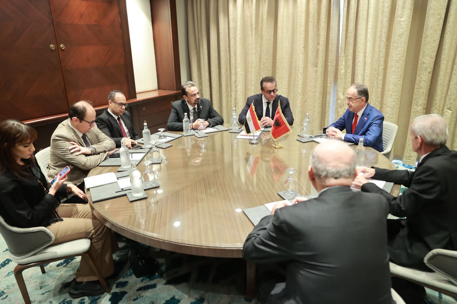 وزير الصحة والسكان يلتقي رئيس جمهورية ألبانيا