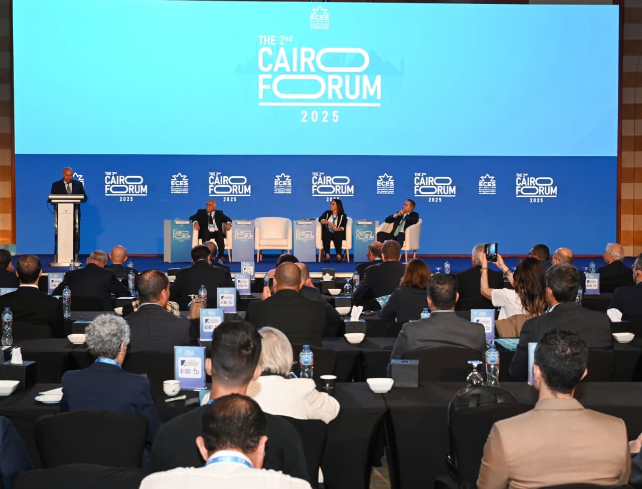 وزير الصناعة والنقل يستعرض جهود الدولة في مجالي الصناعة والنقل