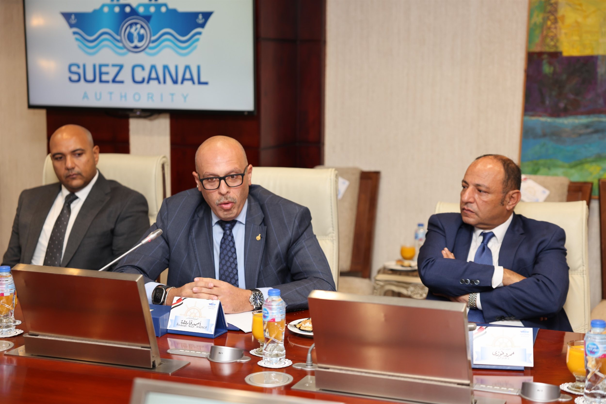 أسامة ربيع مع ممثلي 20 جهة من الخطوط والتوكيلات الملاحية