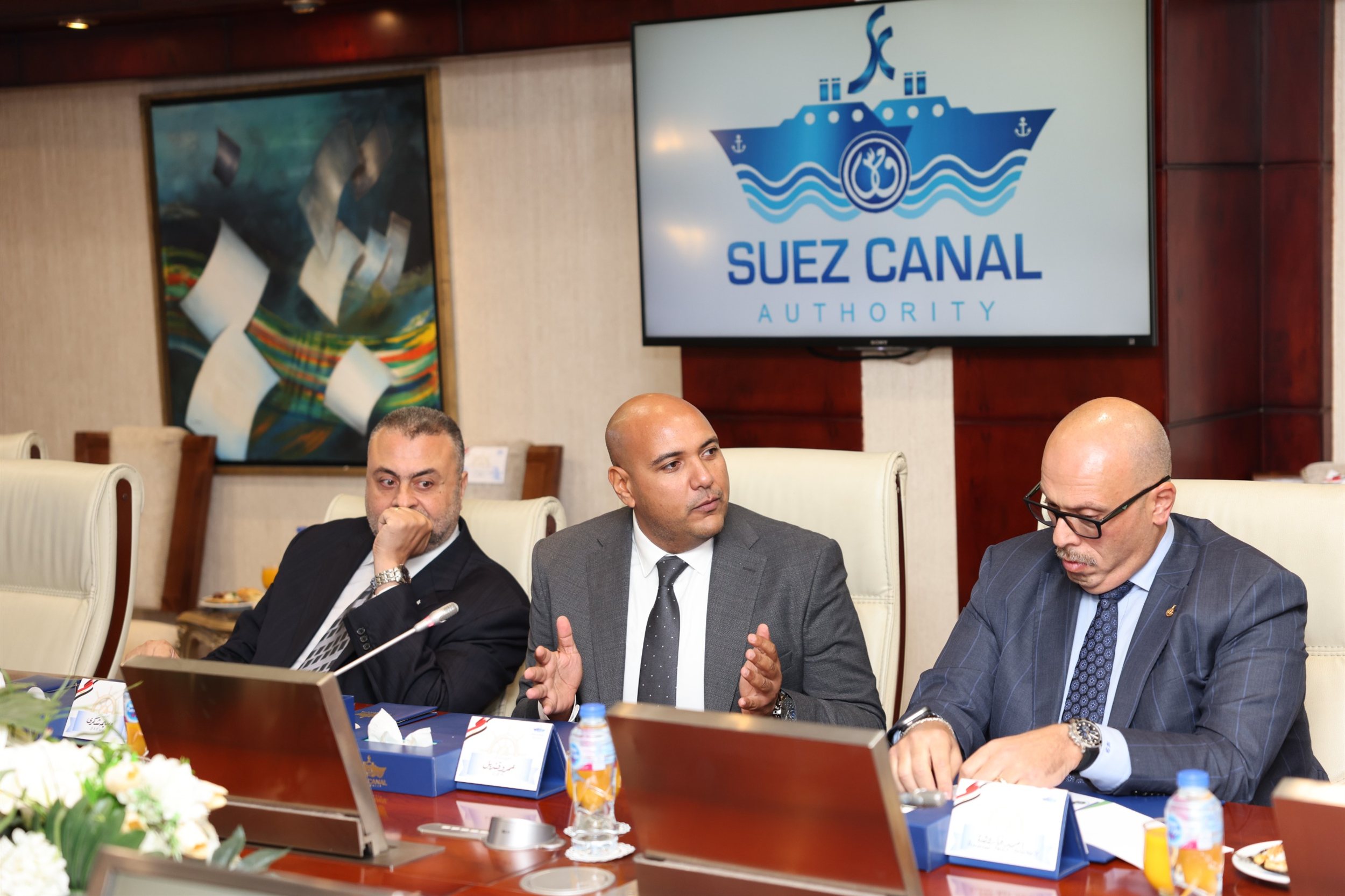 أسامة ربيع مع ممثلي 20 جهة من الخطوط والتوكيلات الملاحية