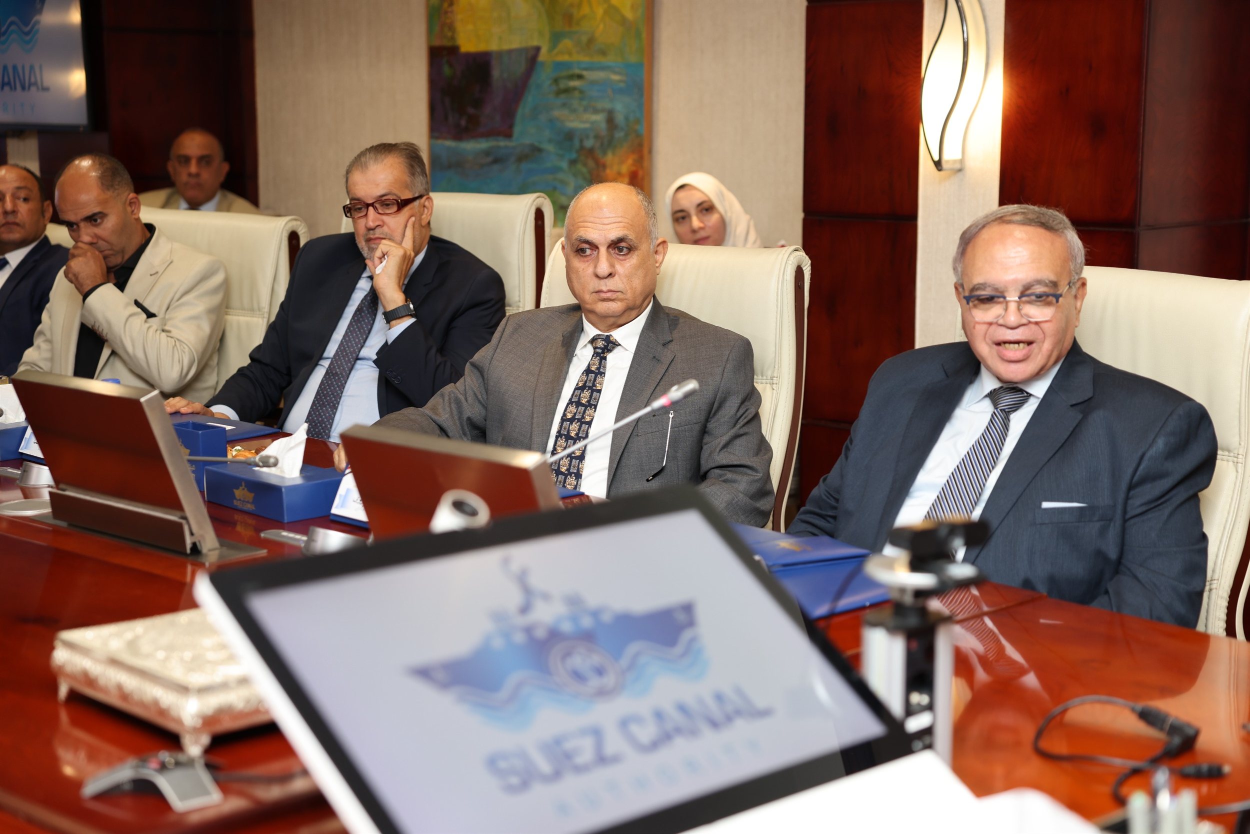 أسامة ربيع مع ممثلي 20 جهة من الخطوط والتوكيلات الملاحية