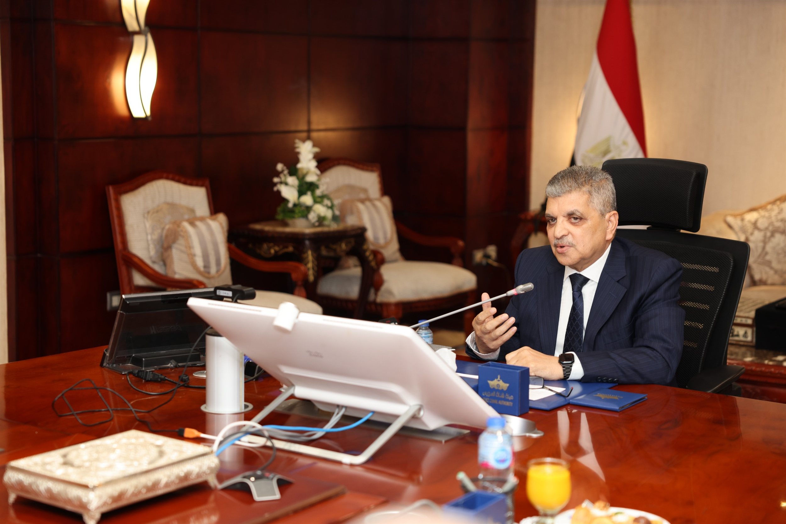 أسامة ربيع مع ممثلي 20 جهة من الخطوط والتوكيلات الملاحية