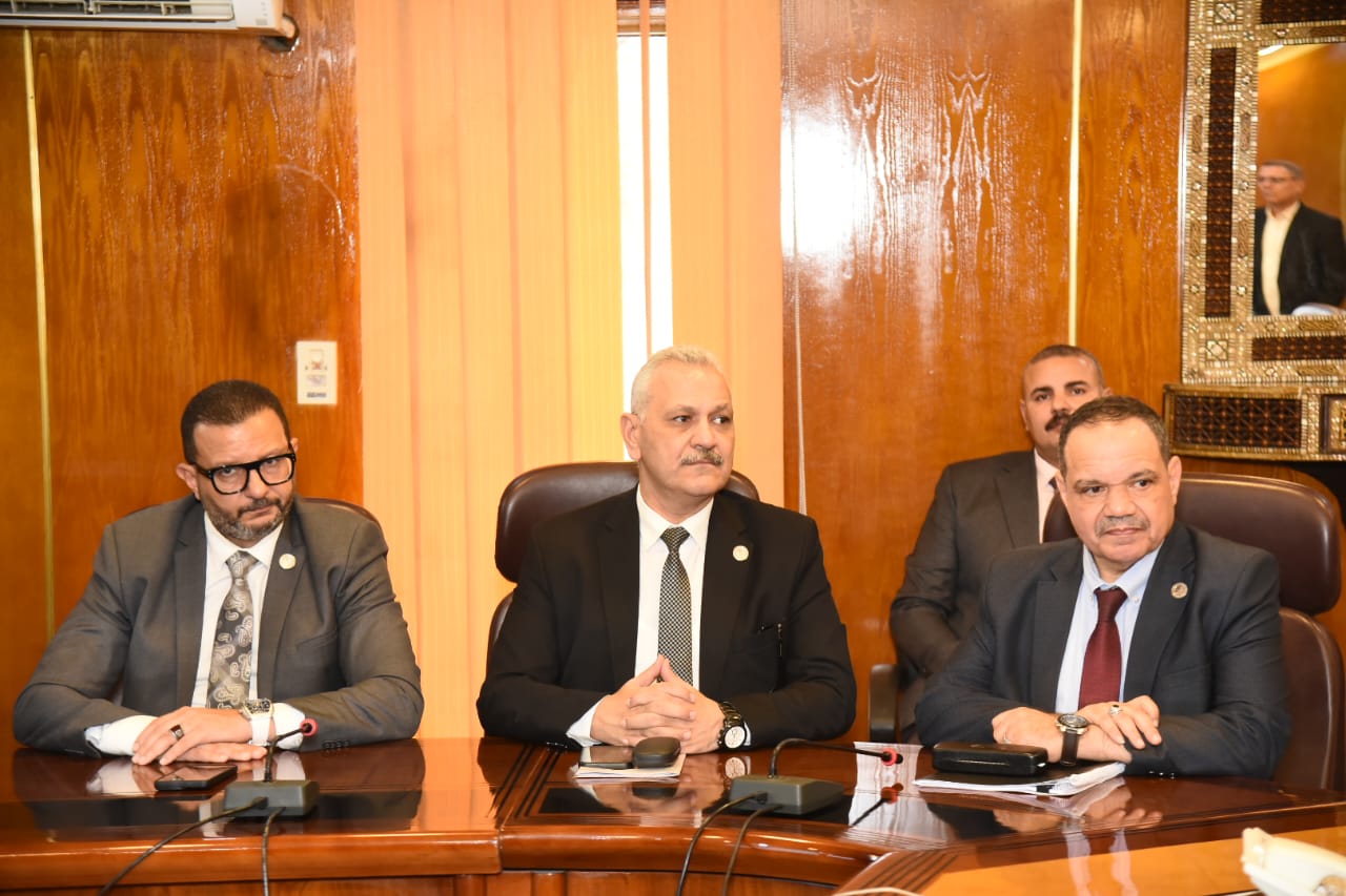 محافظ أسيوط يستقبل رئيس جهاز تنمية المشروعات