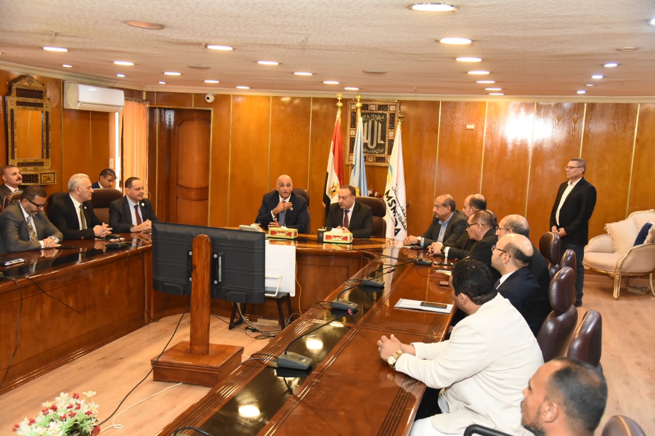 محافظ أسيوط يستقبل رئيس جهاز تنمية المشروعات