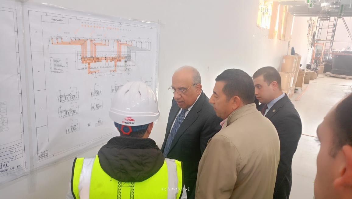 وزير الكهرباء يتفقد محطة محولات ND5