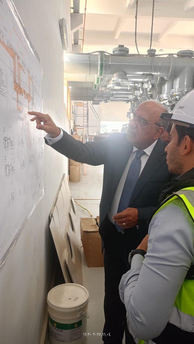 وزير الكهرباء يتفقد محطة محولات ND5