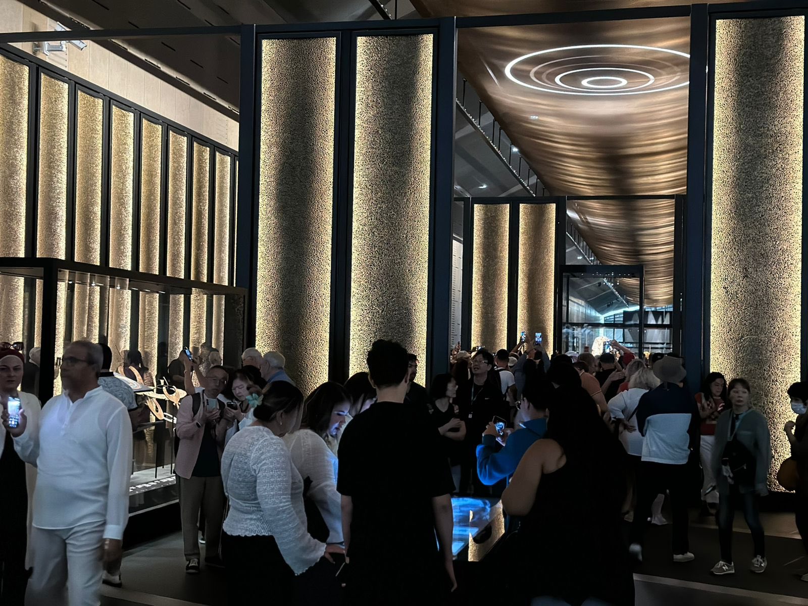 إقبال جماهيري في أول أيام استقبال الجمهور بالمتحف المصري