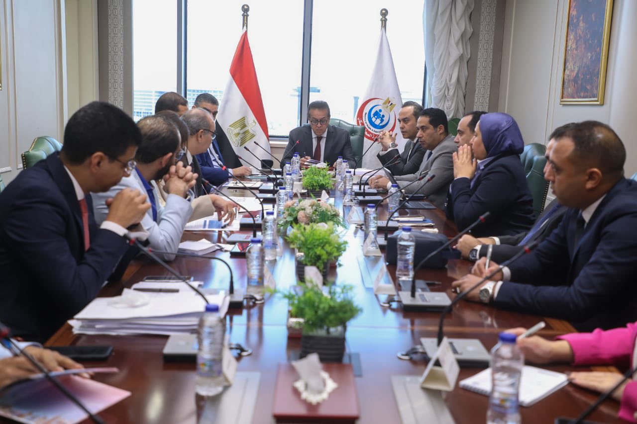 وزير الصحة يتابع ضوابط صرف الأجهزة التعويضية ضمن منظومة التأمين الصحي