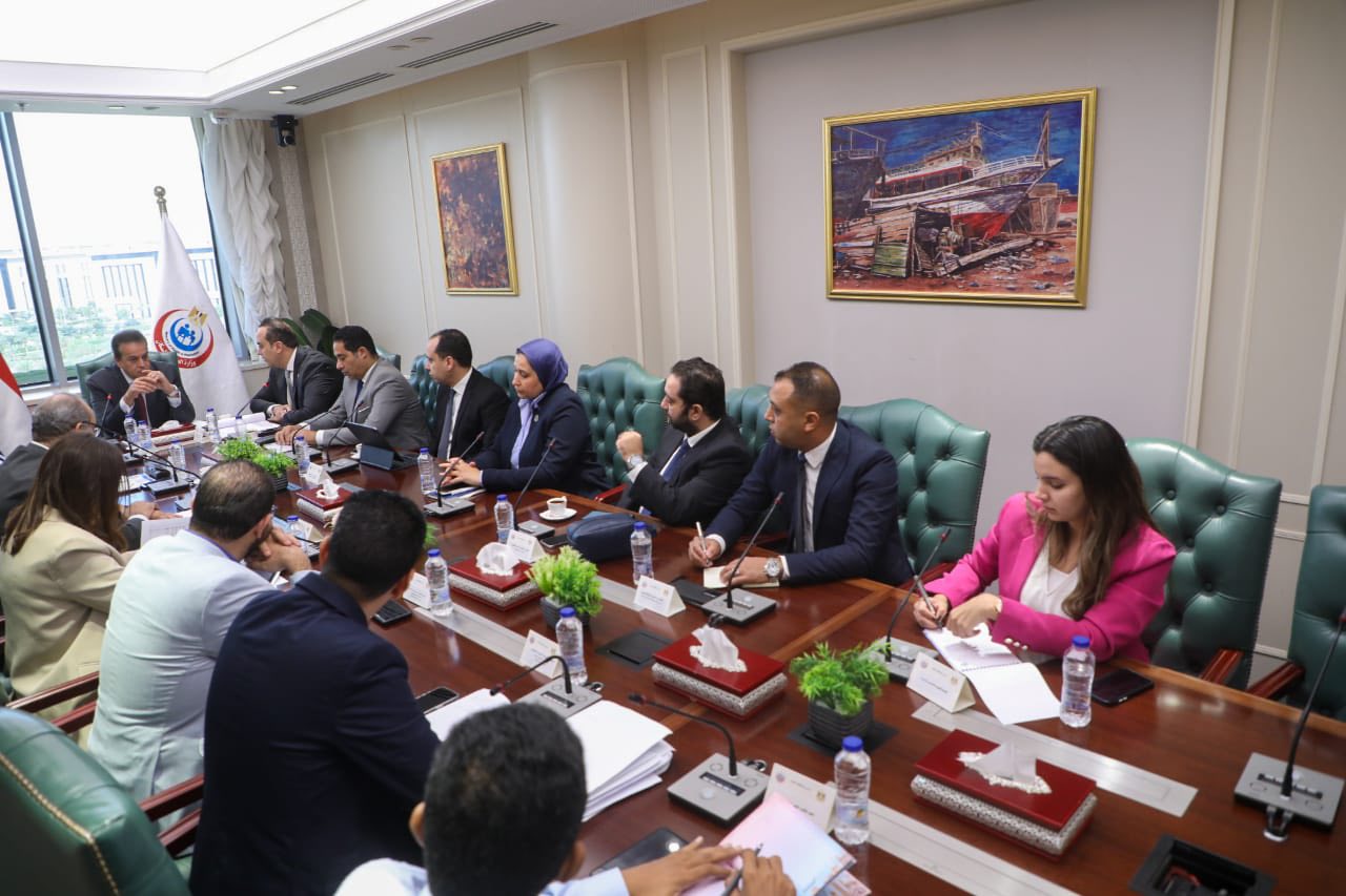 وزير الصحة يتابع ضوابط صرف الأجهزة التعويضية ضمن منظومة التأمين الصحي