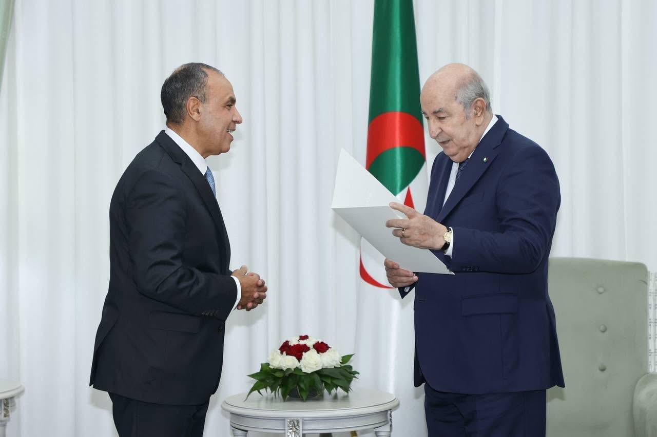 وزير الخارجية المصرى يلتقى الرئيس الجزائري