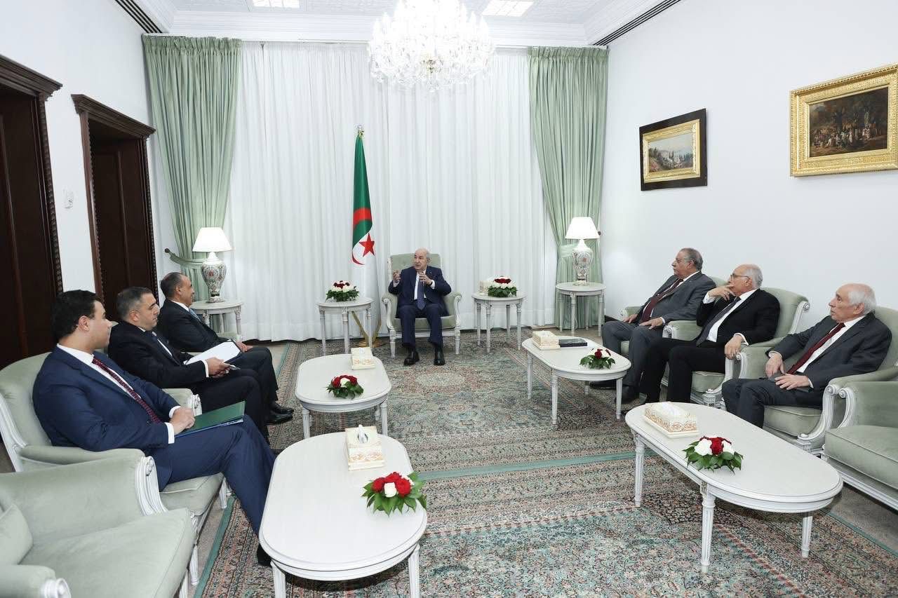 وزير الخارجية المصرى يلتقى الرئيس الجزائري